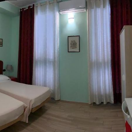 Cerrutihotel Vercelli Bagian luar foto