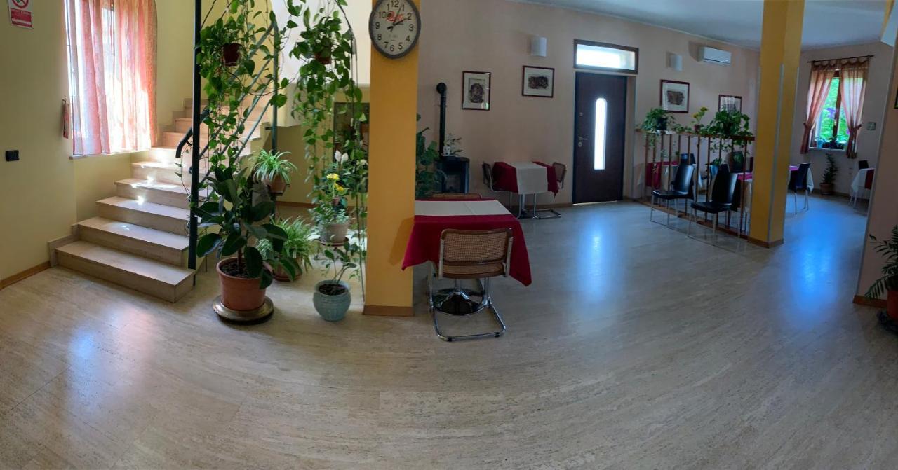 Cerrutihotel Vercelli Bagian luar foto