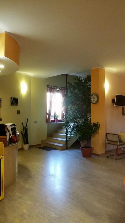 Cerrutihotel Vercelli Bagian luar foto
