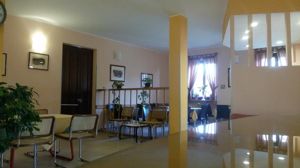 Cerrutihotel Vercelli Bagian luar foto