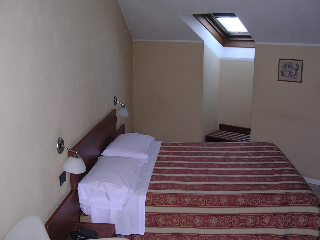 Cerrutihotel Vercelli Ruang foto